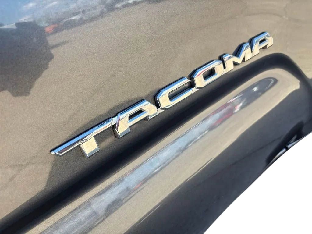 Used 2020 Toyota Tacoma SR5 image 9