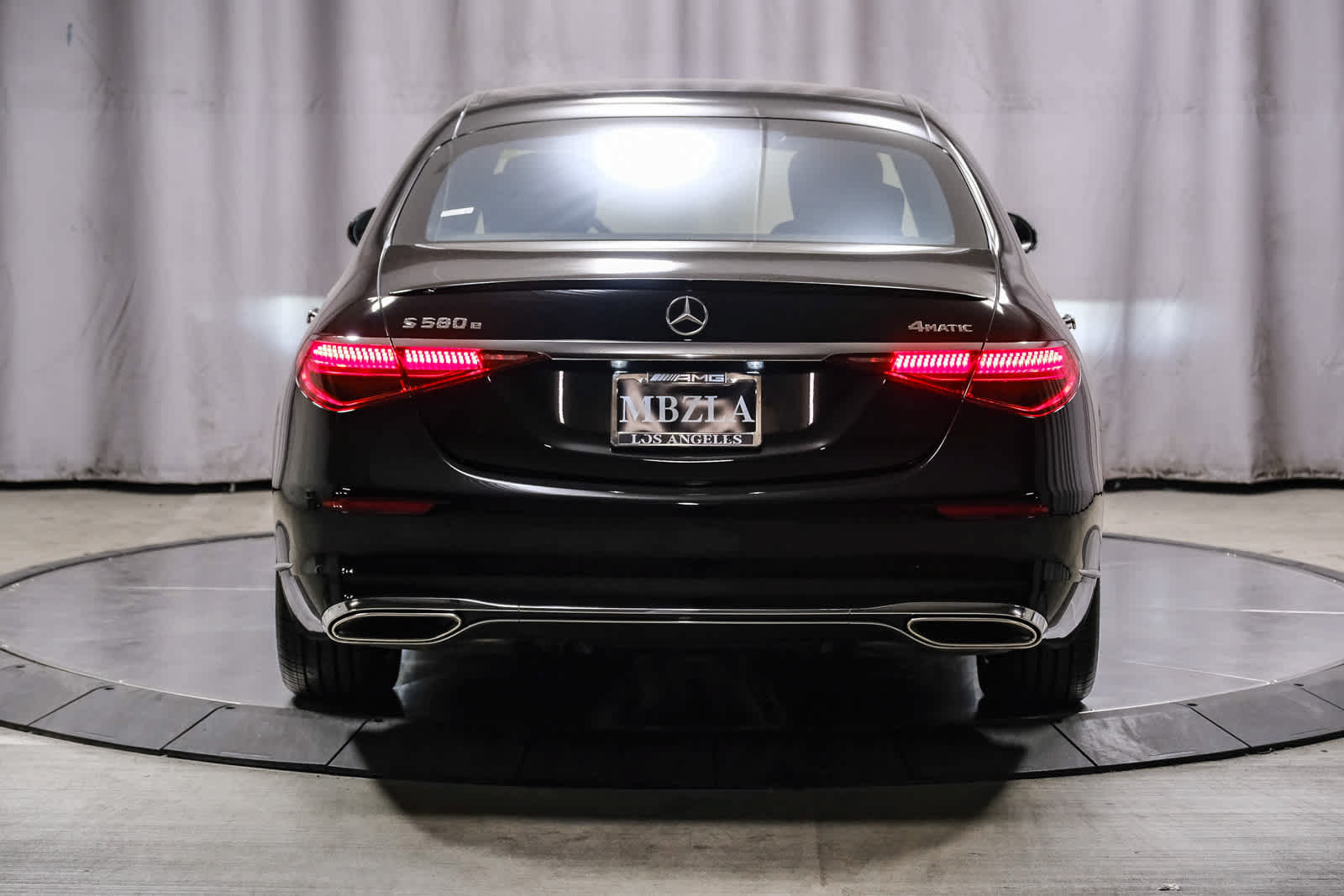 Used 2024 Mercedes-Benz S 580e 4MATIC Sedan image 3