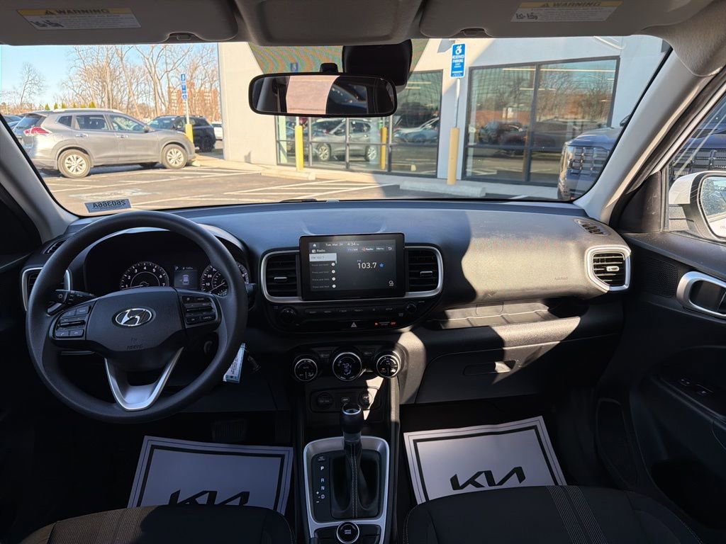Used 2020 Hyundai Venue SEL image 22