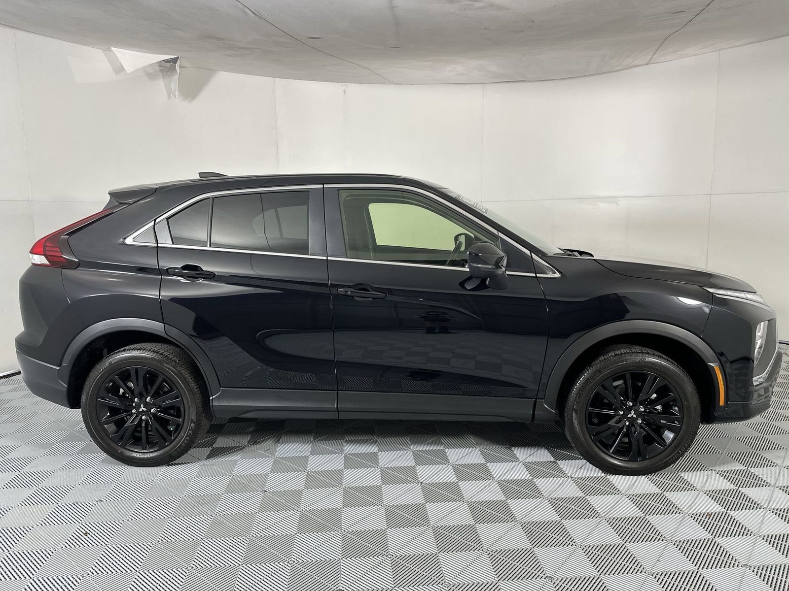Used 2024 Mitsubishi Eclipse Cross LE AWD/4WD image 9