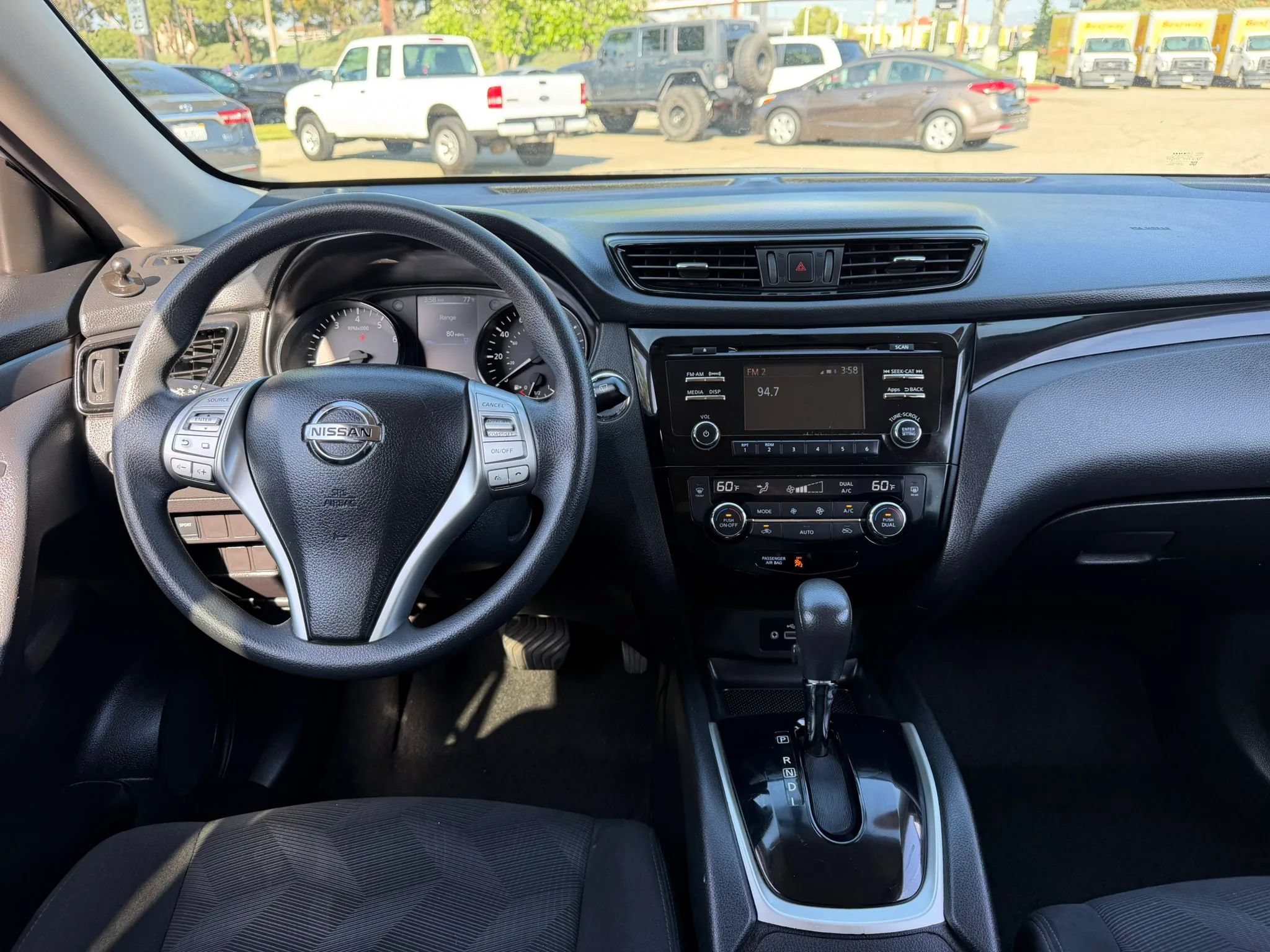 Used 2014 Nissan Rogue SV FWD image 15
