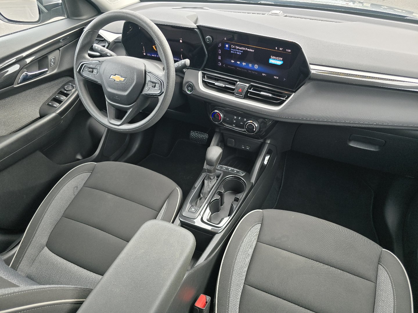 Used 2025 Chevrolet TrailBlazer LT AWD/4WD image 24