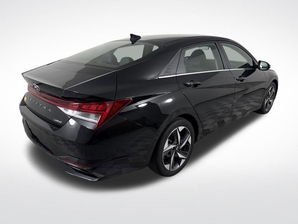 Used 2023 Hyundai Elantra Limited w/ Preferred Accessory Package image 3