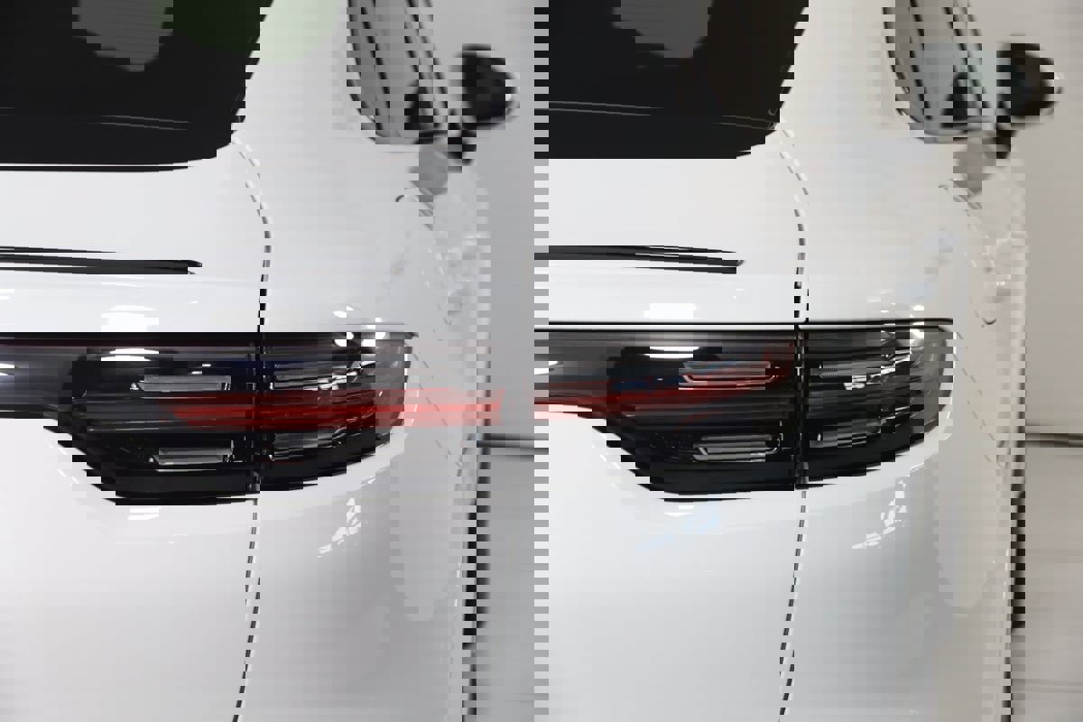 Used 2023 Porsche Cayenne image 92