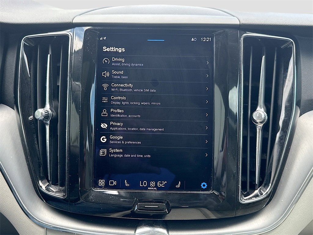 Used 2022 Volvo XC60 B5 Momentum image 16