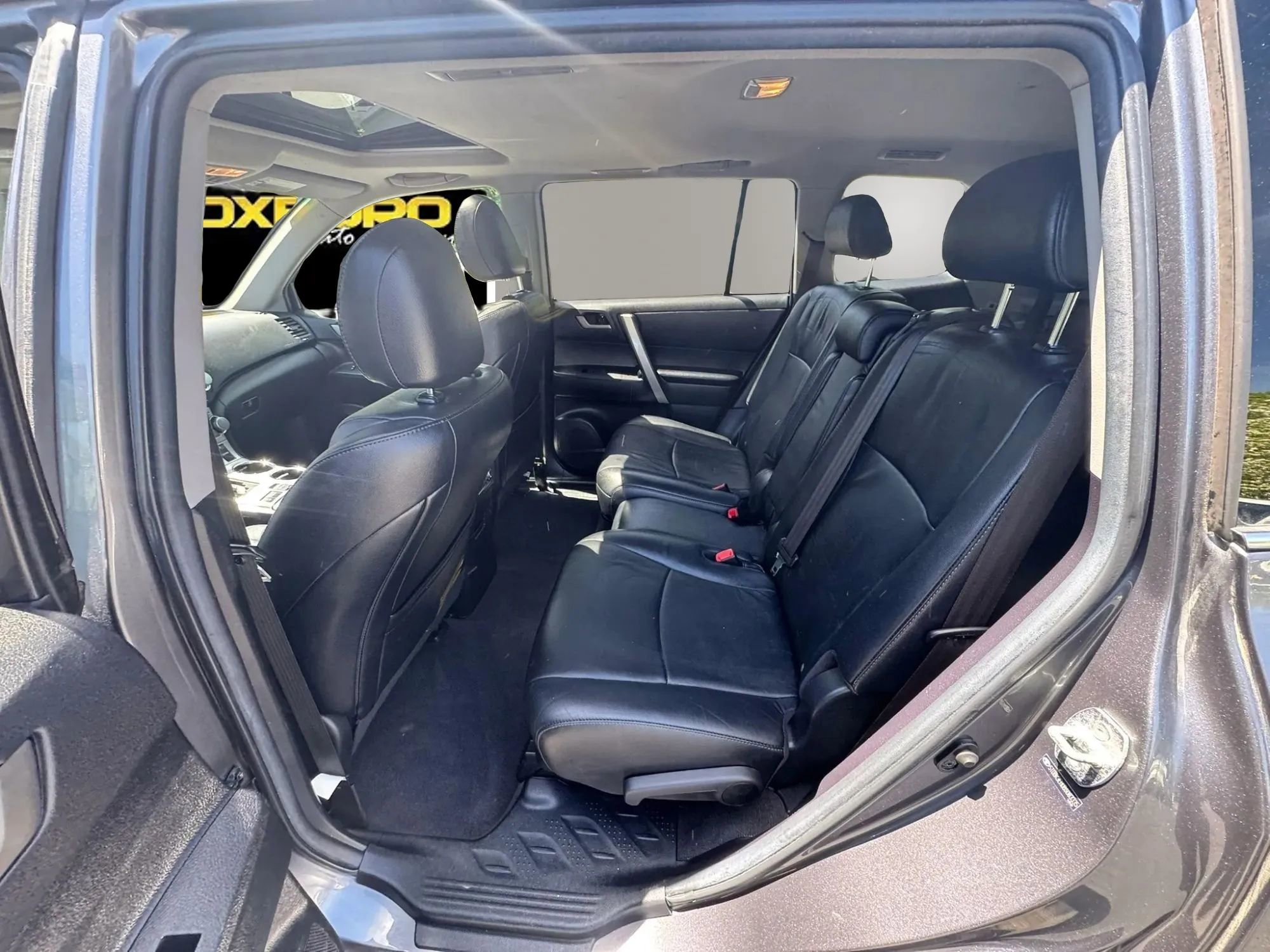 Used 2011 Toyota Highlander SE w/ Tow Pkg AWD/4WD image 10