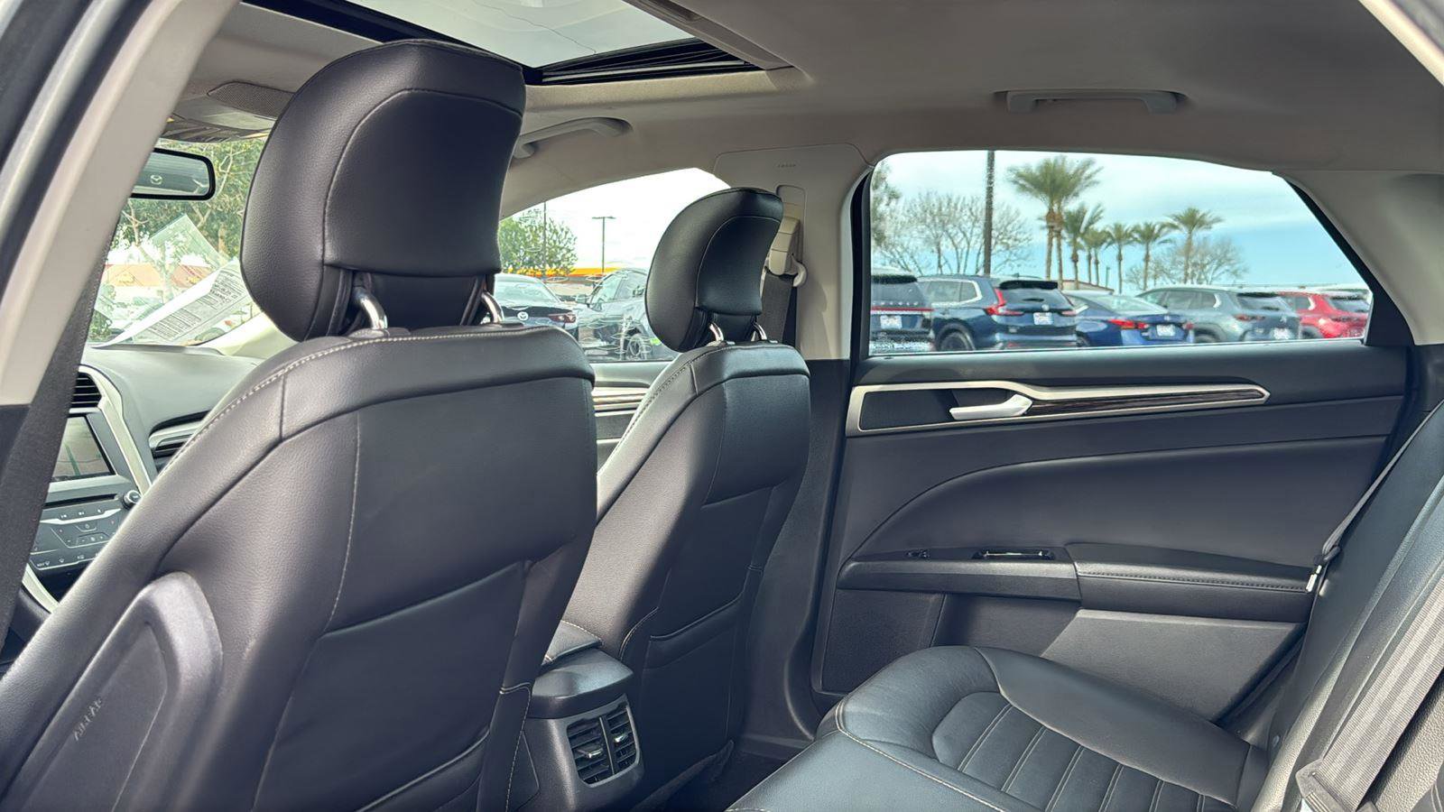 Used 2015 Ford Fusion SE w/ Equipment Group 202A image 26