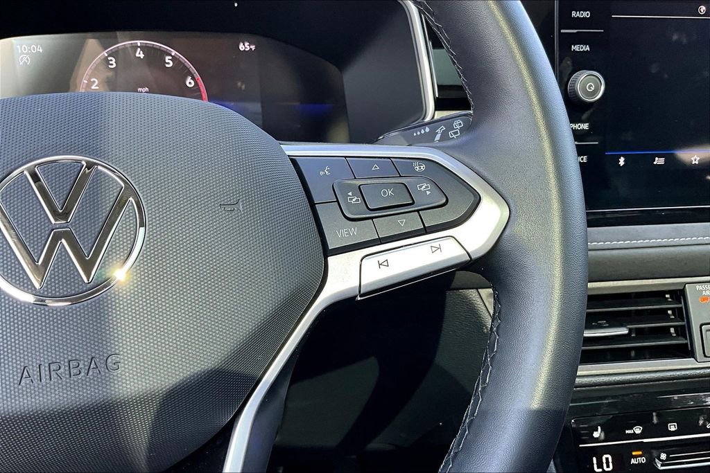 Used 2025 Volkswagen Taos SE image 10