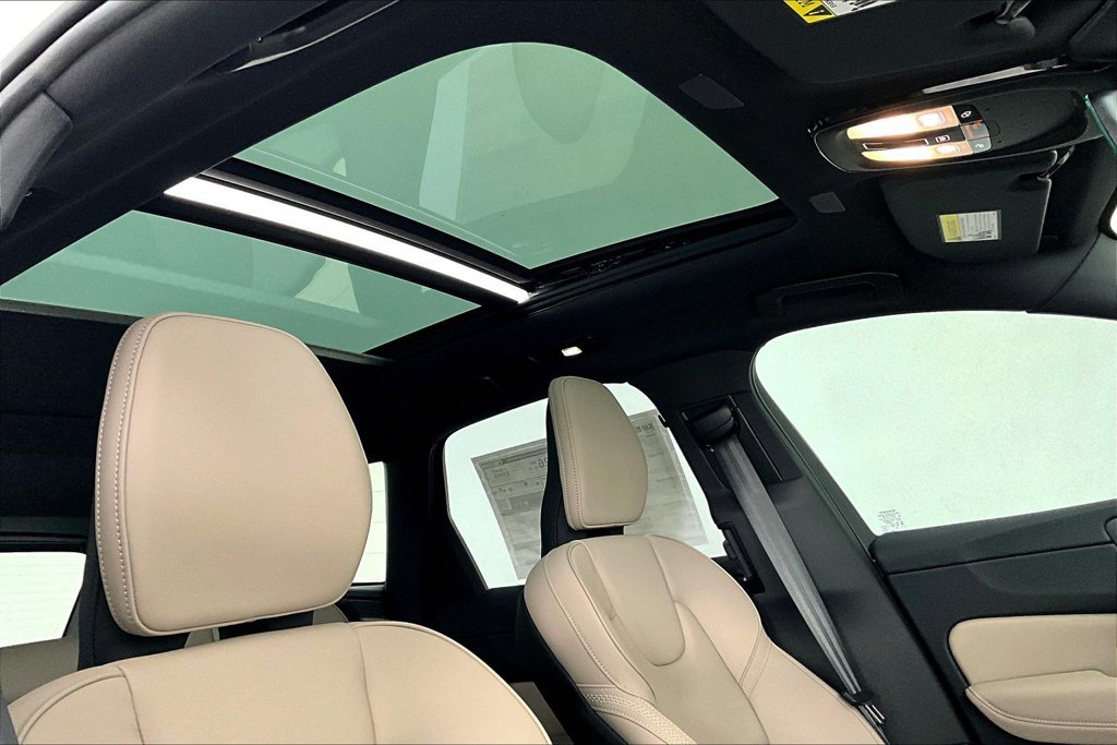 New 2026 Volvo XC60 B5 Plus w/ Protection Package Premier AWD/4WD image 18