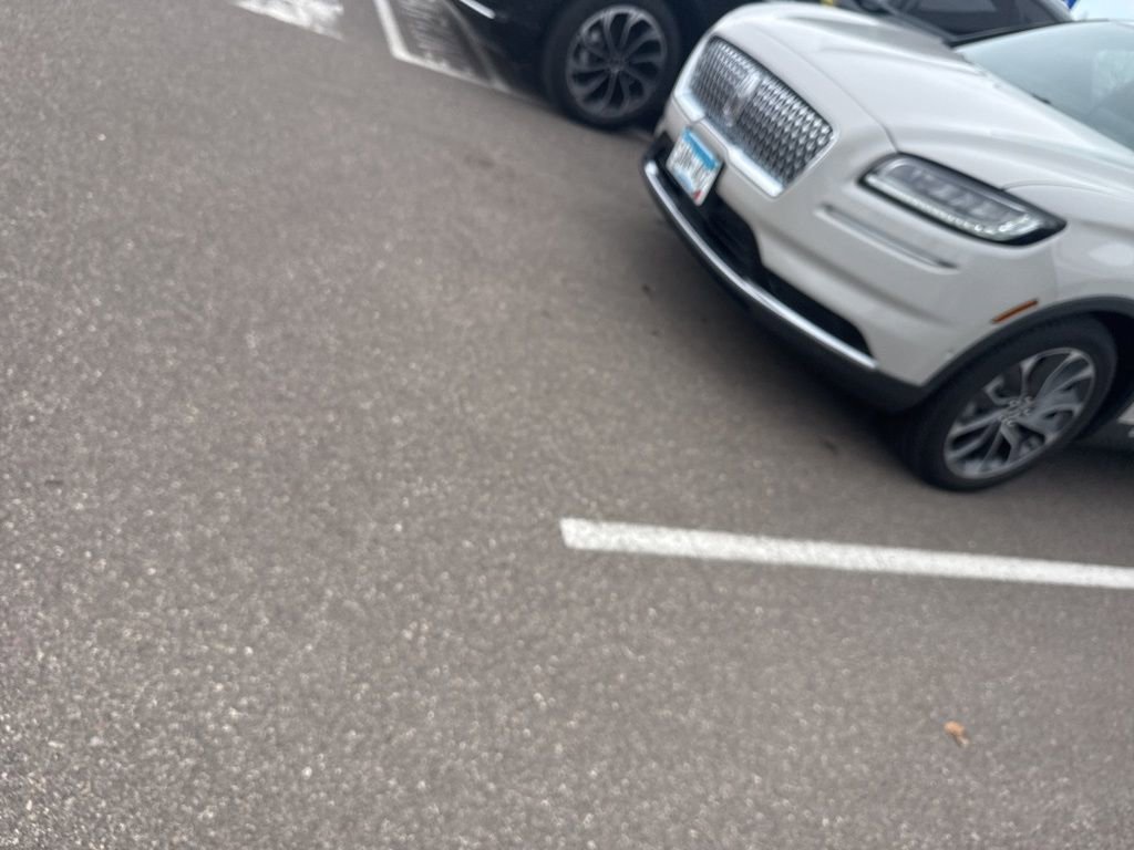 Used 2023 Lincoln Nautilus Reserve image 2