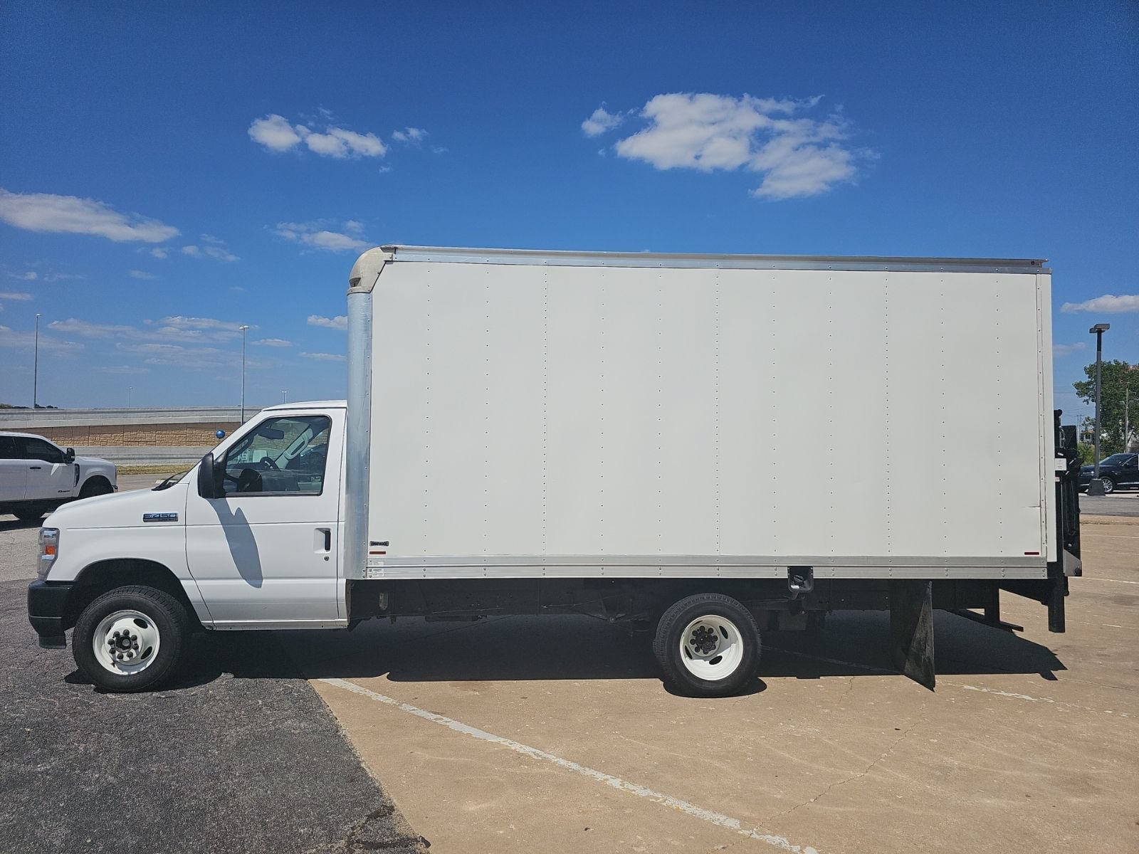 Used 2024 Ford E-450 and Econoline 450 Super Duty w/ Power Windows & Locks Group RWD image 7
