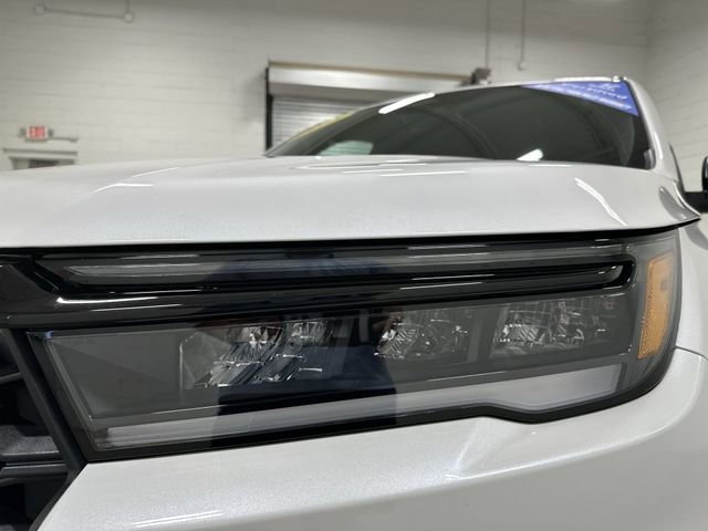 Used 2025 Honda Pilot Sport image 11