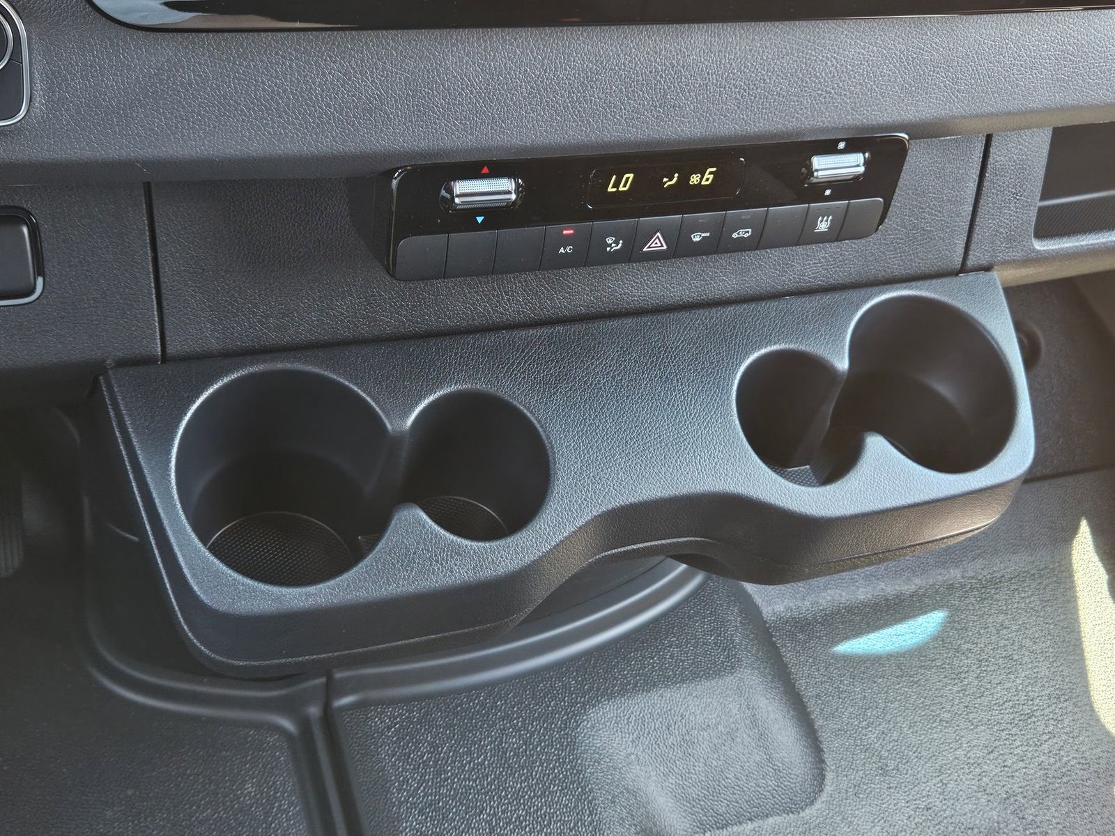 Used 2024 Mercedes-Benz eSprinter 170 Cargo image 28