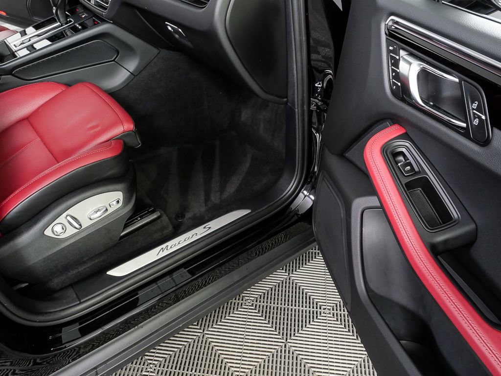 Certified 2023 Porsche Macan S AWD/4WD image 25