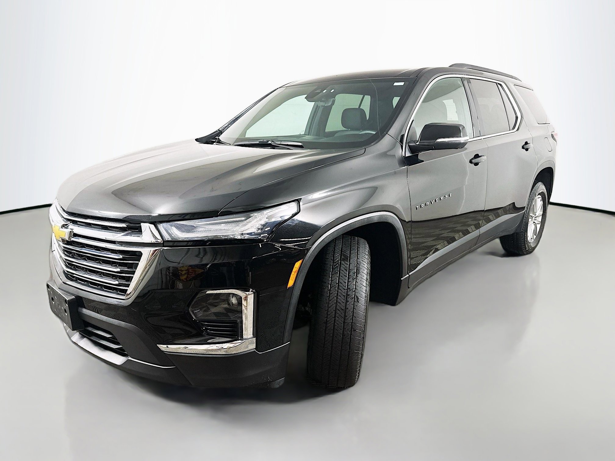 Used 2023 Chevrolet Traverse LT w/ Rear Camera Mirror Package AWD/4WD image 3
