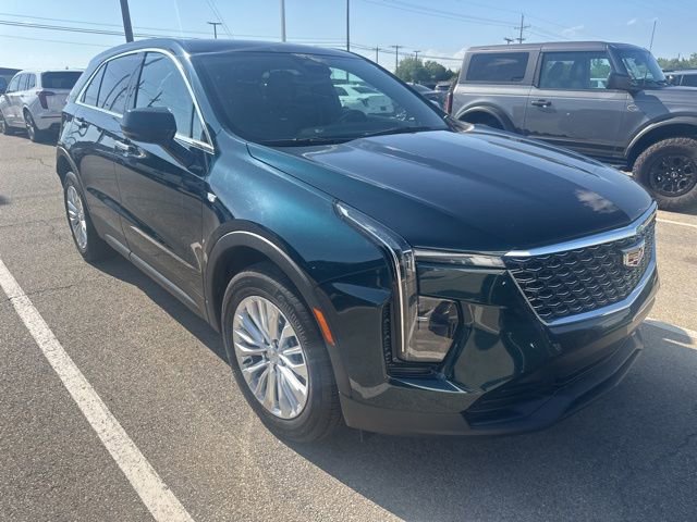Used 2024 Cadillac XT4 Luxury w/ Cold Weather Package FWD image 3