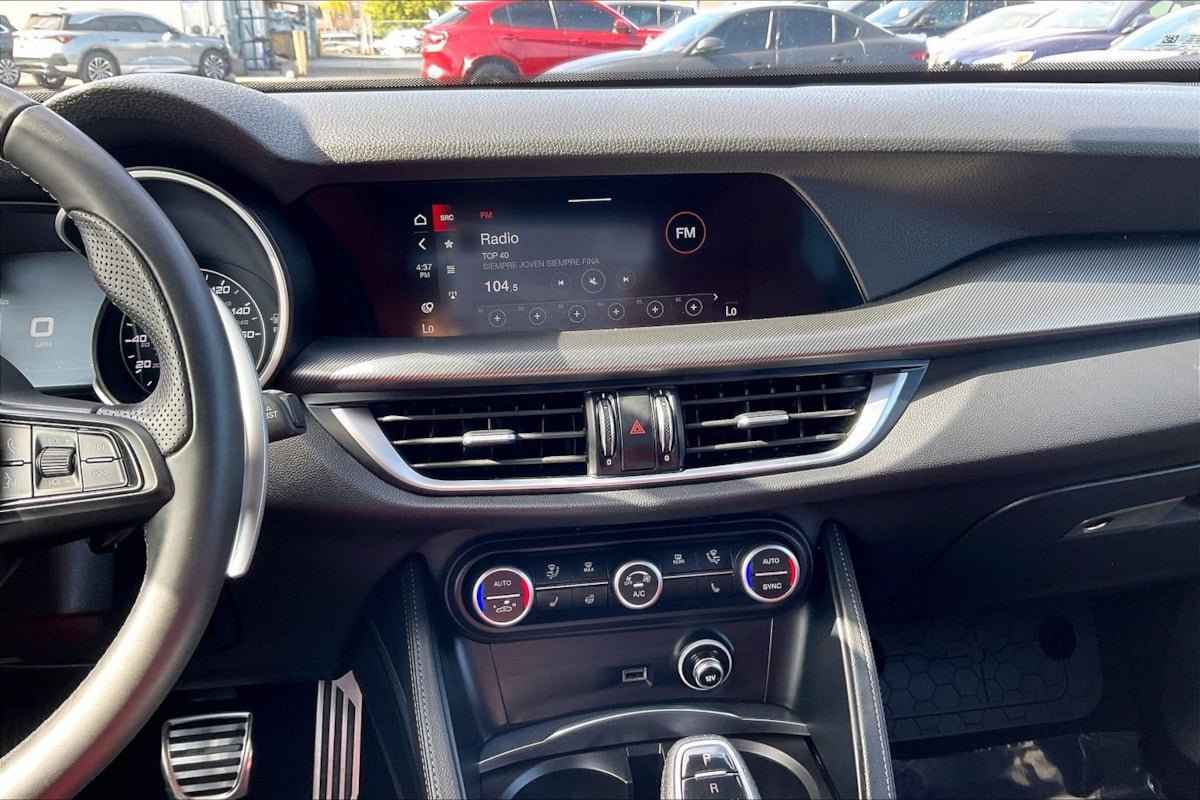Used 2023 Alfa Romeo Stelvio Veloce AWD/4WD image 6