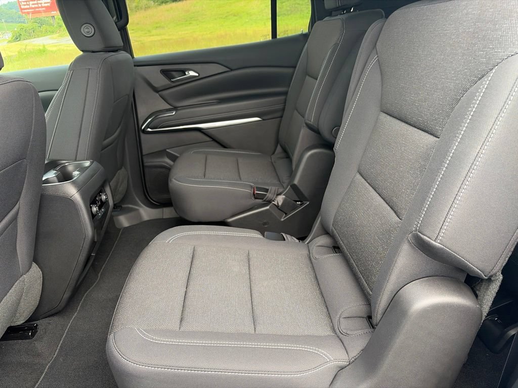 New 2026 Chevrolet Traverse LT w/ Driver Confidence Package AWD/4WD image 32