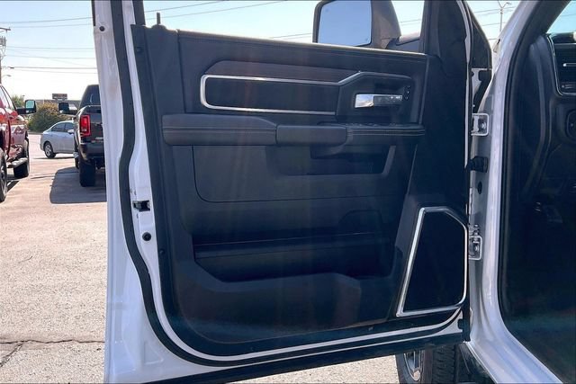 Used 2025 RAM 2500 Laramie AWD/4WD image 18