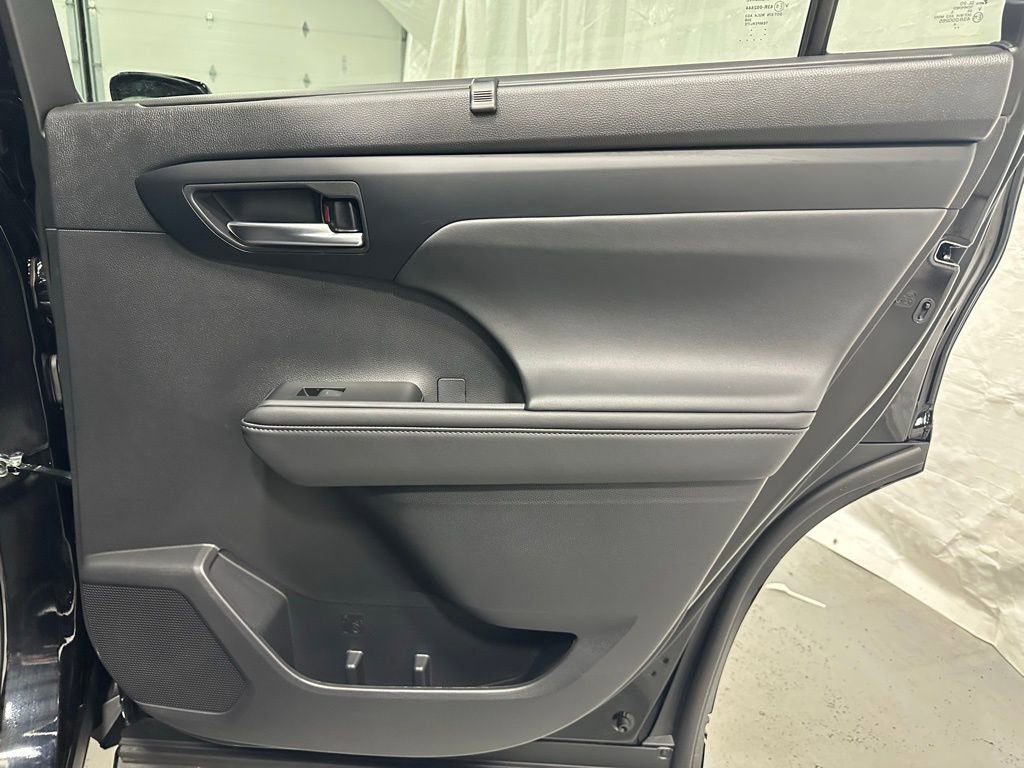 Used 2025 Toyota Highlander XLE image 56