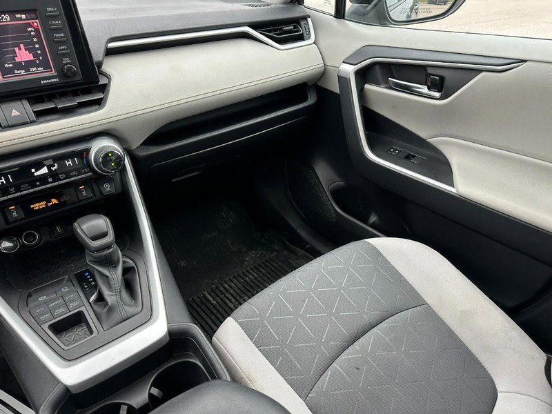 Used 2021 Toyota RAV4 XLE w/ Convenience Package image 16