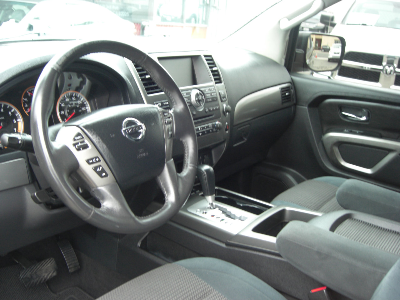 Used 2015 Nissan Armada SV image 6