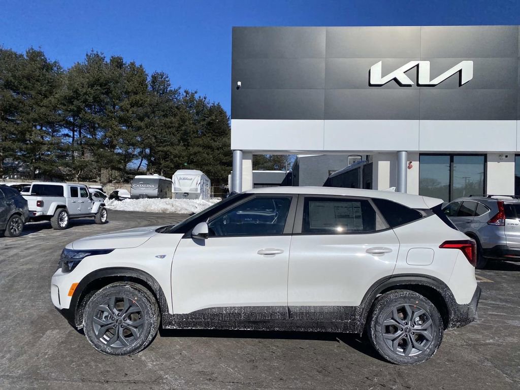 New 2026 Kia Seltos LX image 2