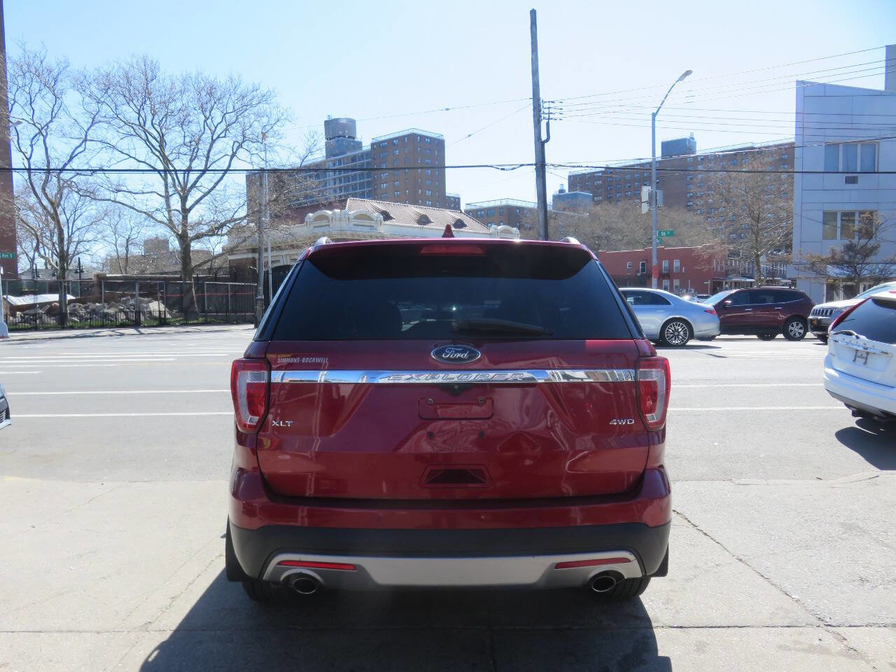 Used 2016 Ford Explorer XLT w/ Equipment Group 202A AWD/4WD image 8