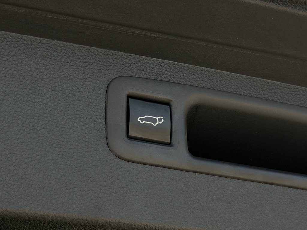Used 2022 Toyota Highlander XLE FWD image 30