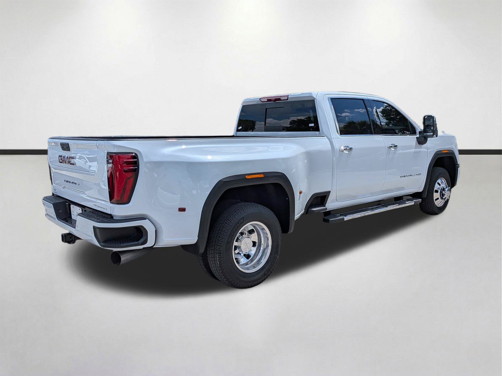 Used 2026 GMC Sierra 3500 Denali AWD/4WD image 4