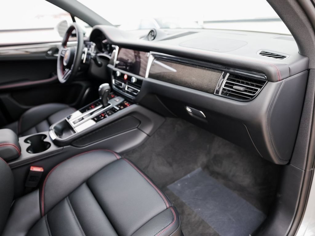 New 2026 Porsche Macan GTS AWD/4WD image 27