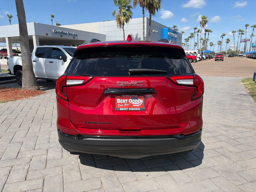 Used 2024 GMC Terrain SLE FWD image 5