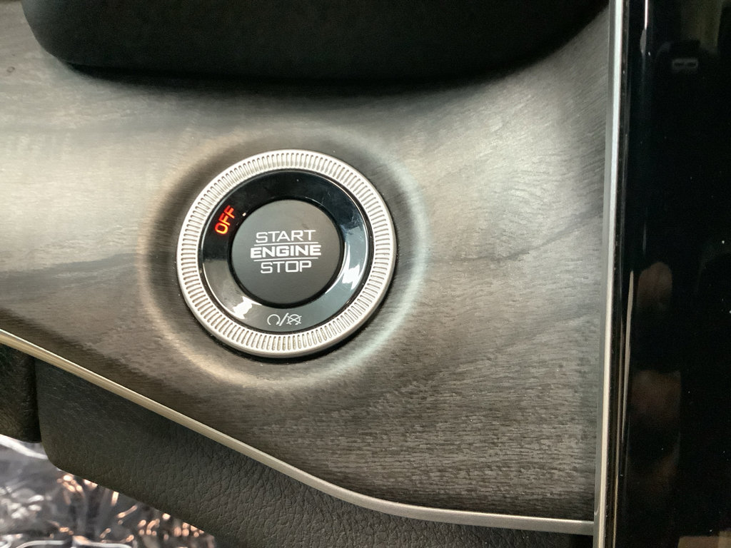 Used 2021 Jeep Grand Cherokee L Limited AWD/4WD image 16