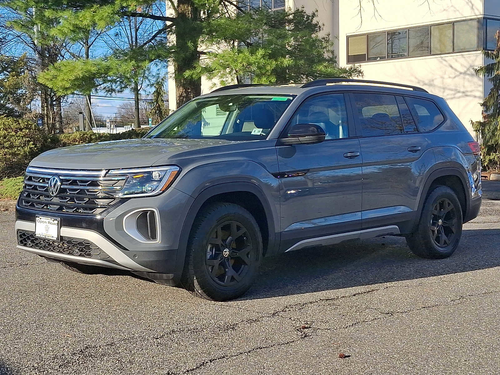 Used 2025 Volkswagen Atlas Peak Edition SE AWD/4WD image 3