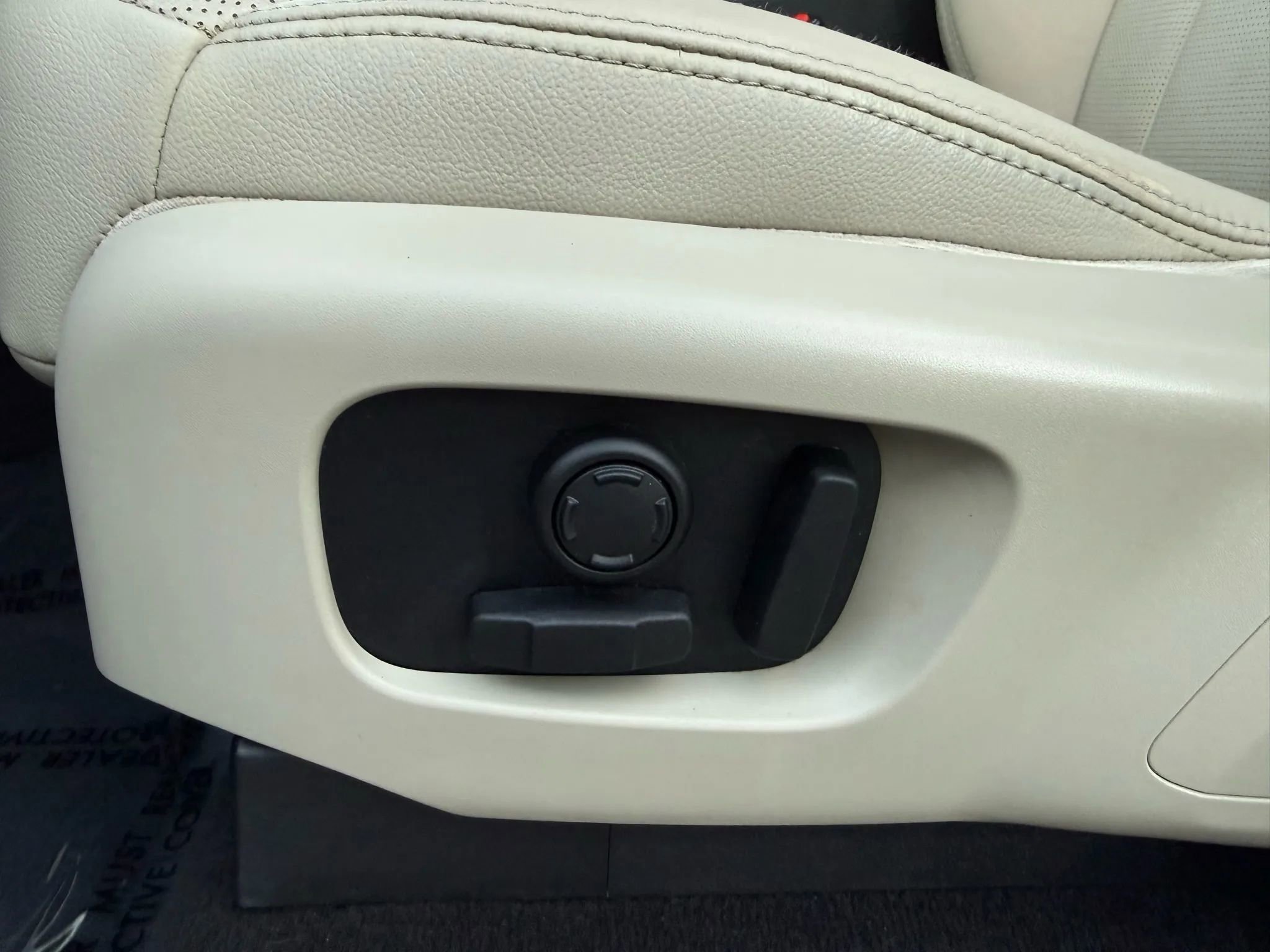 Used 2019 Land Rover Discovery HSE image 55