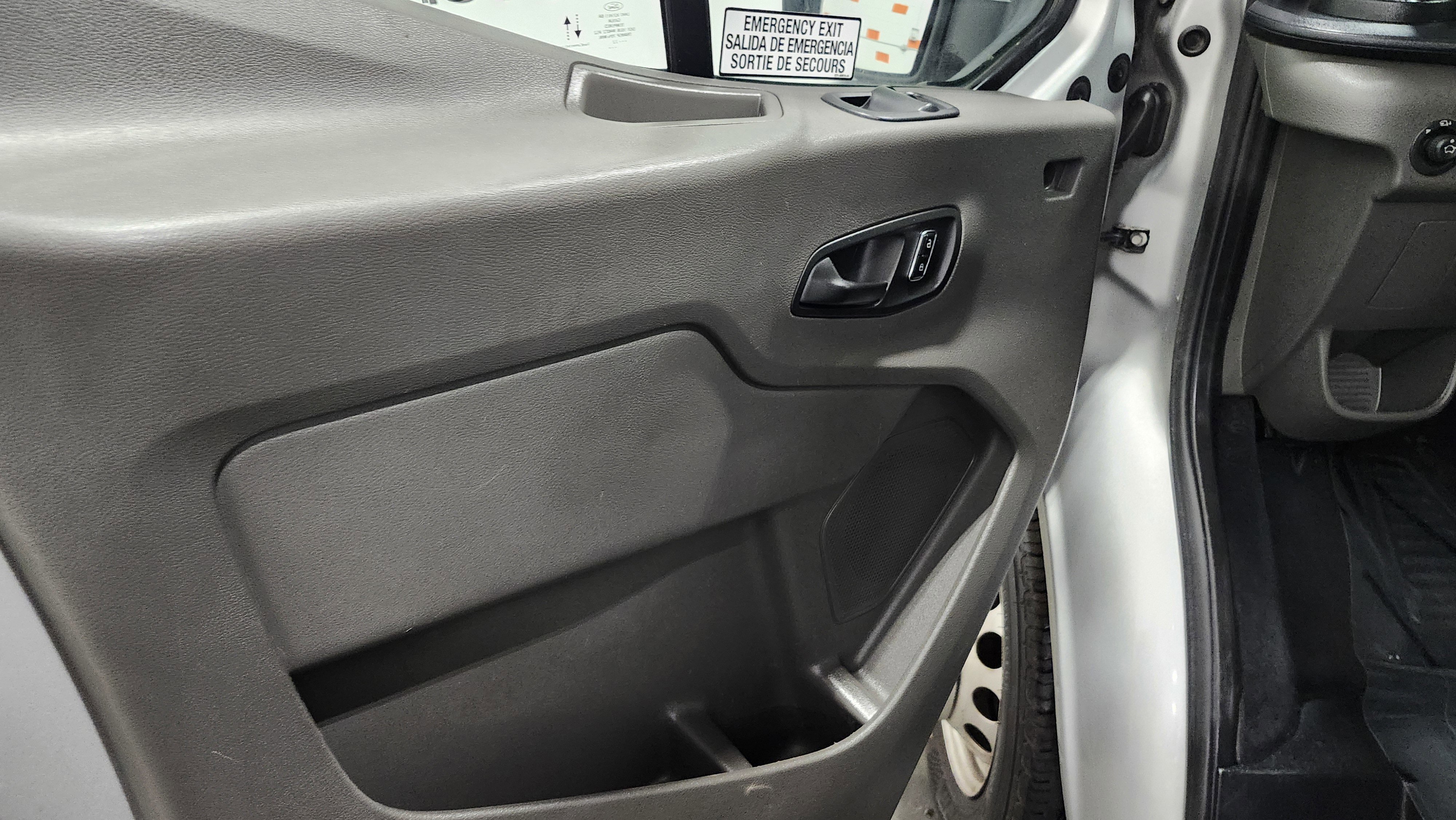 Used 2022 Ford Transit 350 XLT image 27