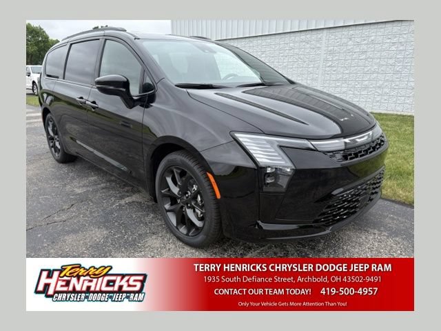 New 2027 Chrysler Pacifica Limited FWD image 1