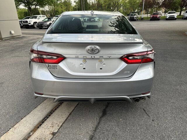 Used 2021 Toyota Camry SE w/ Cold Weather Package image 12