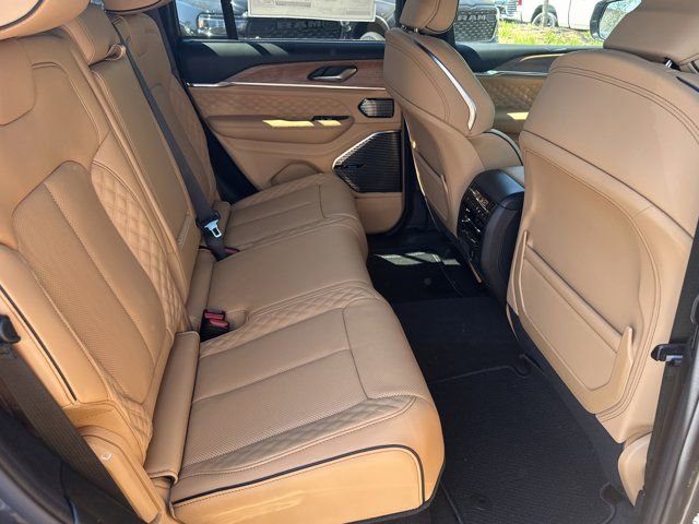 New 2026 Jeep Grand Cherokee Summit AWD/4WD image 15