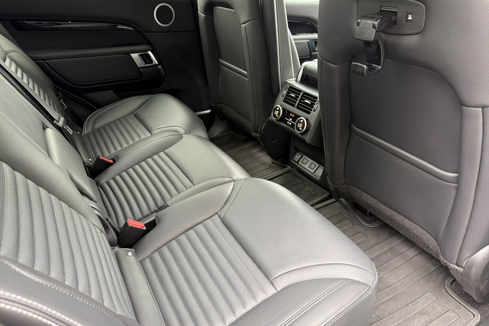 Certified 2025 Land Rover Discovery S AWD/4WD image 35