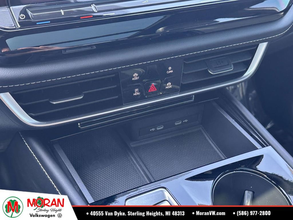 Certified 2024 Volkswagen Atlas Cross Sport SEL R-Line AWD/4WD image 31