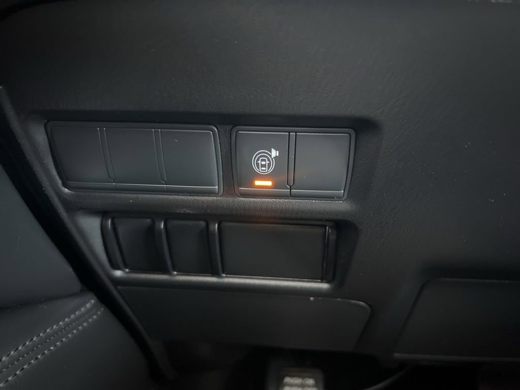 Used 2021 Nissan Armada SV image 33