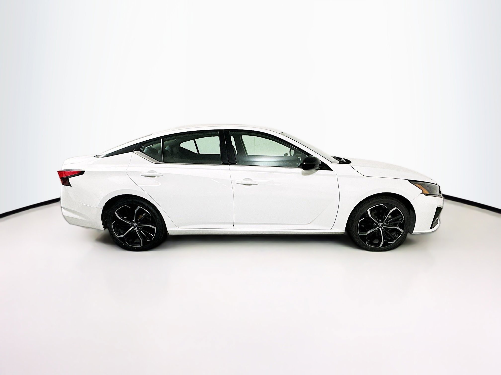 Used 2024 Nissan Altima 2.5 SR image 10