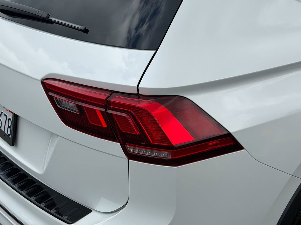 Used 2024 Volkswagen Tiguan SE R-Line FWD image 7