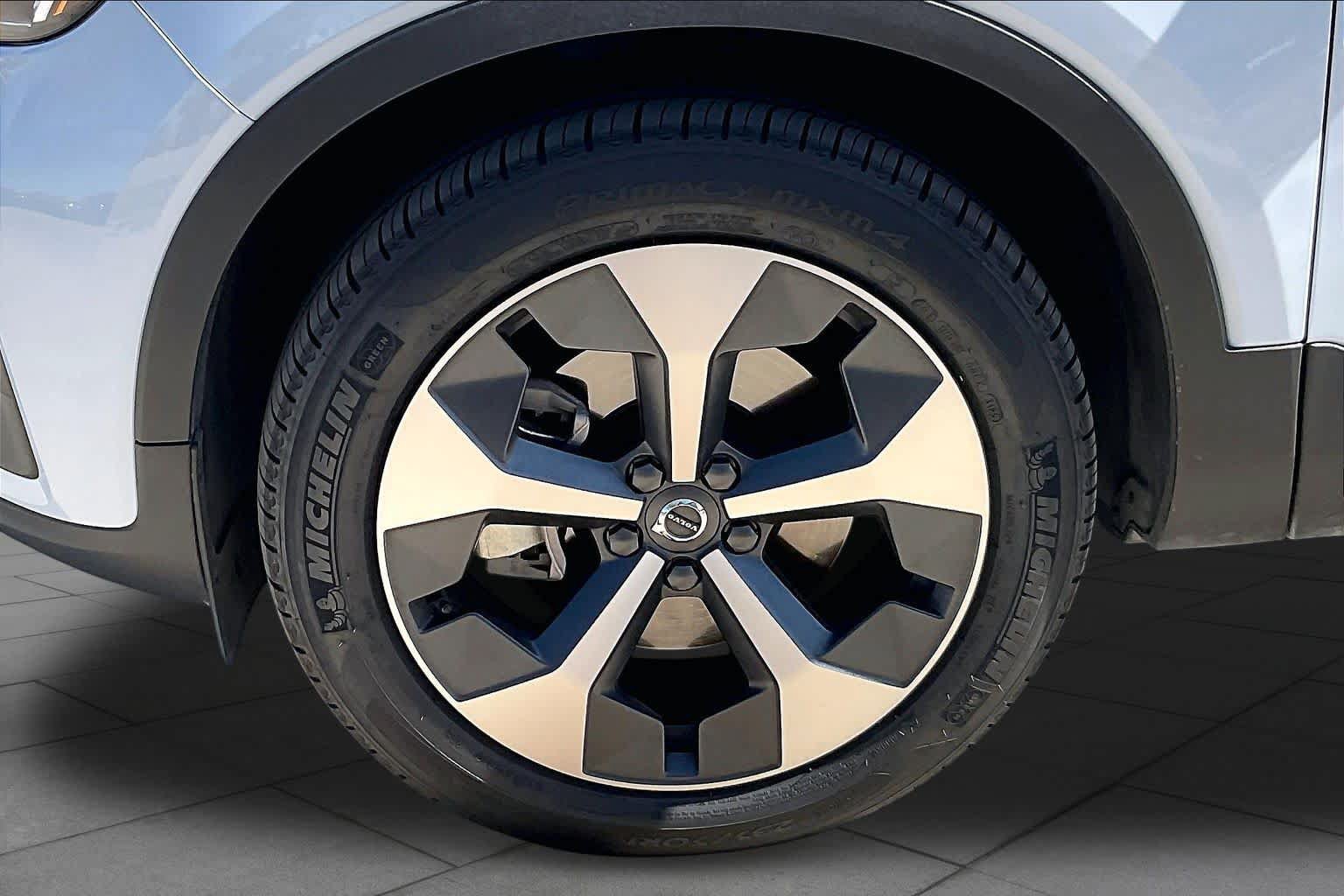 Used 2026 Volvo XC40 B4 Core FWD image 12