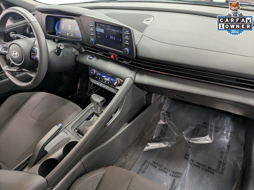 Certified 2025 Hyundai Elantra Sport image 31