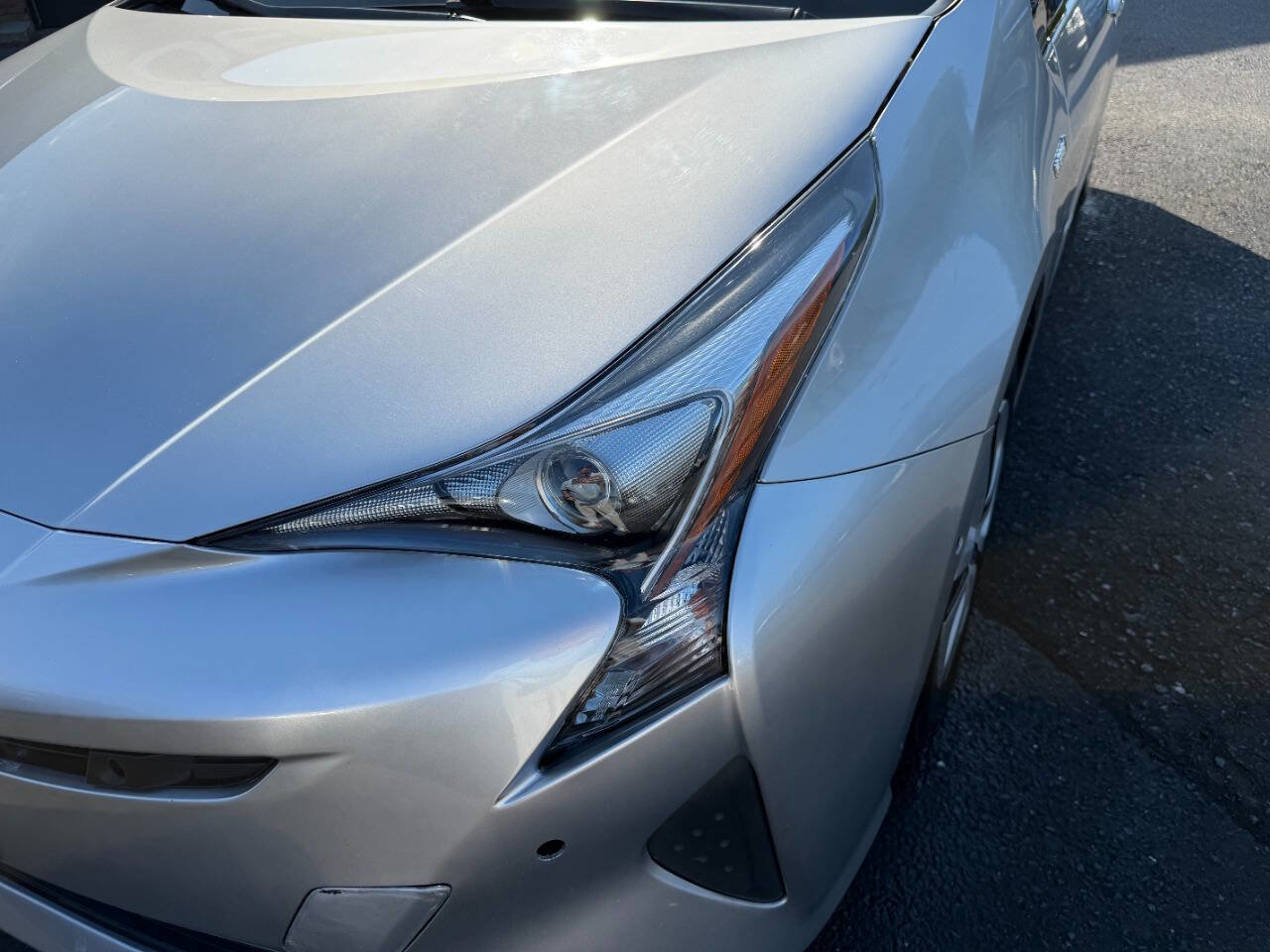 Used 2016 Toyota Prius Four w/ Advanced Technology Package FWD image 2