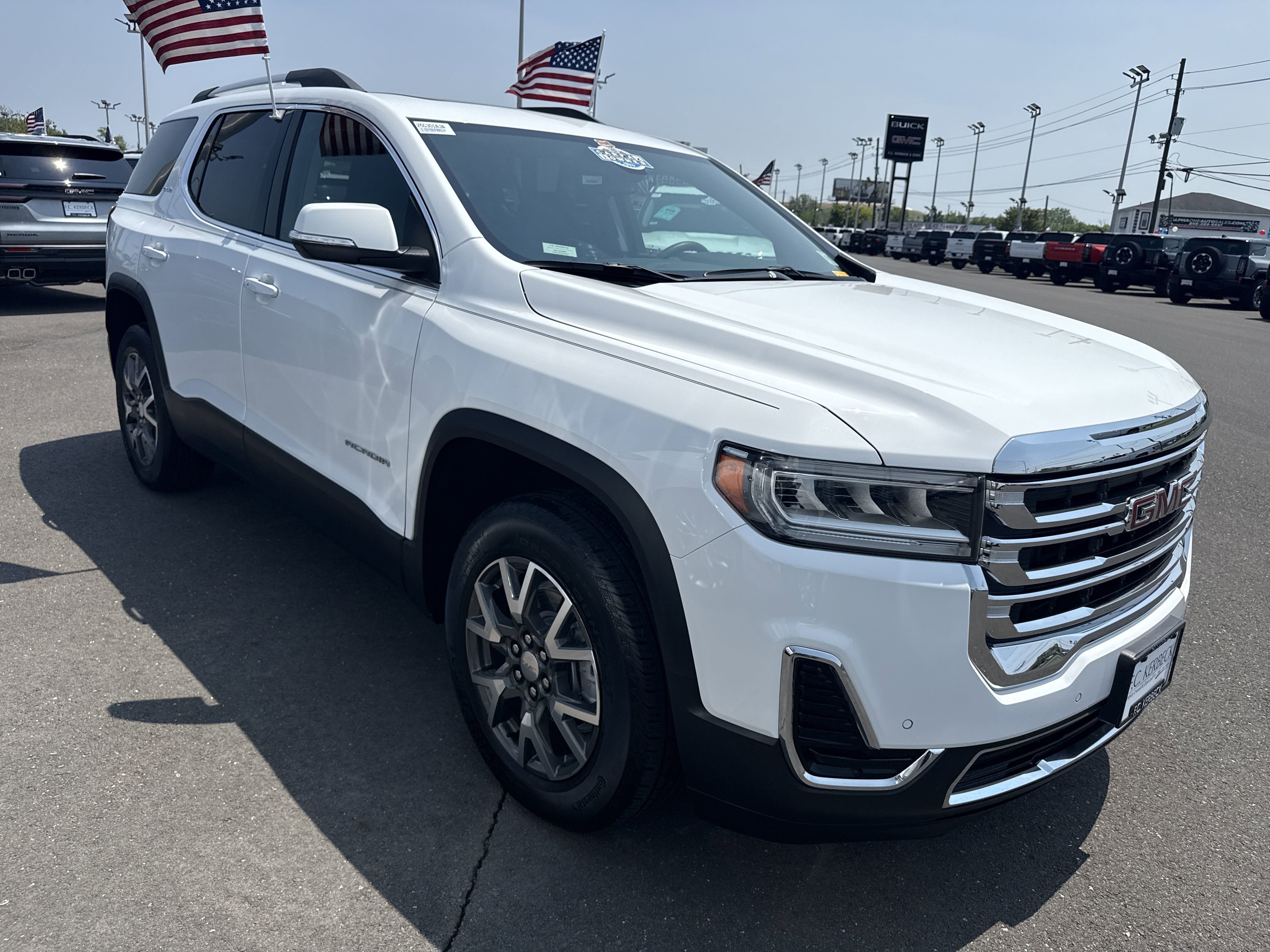 Certified 2022 GMC Acadia SLE w/ Driver Convenience Package image 5