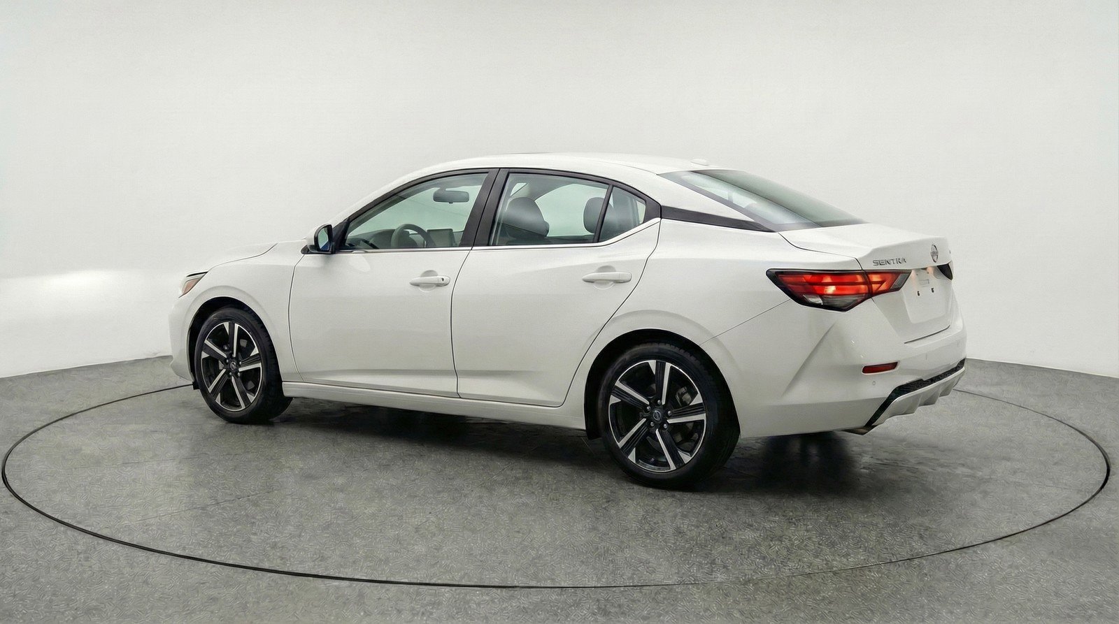 Used 2025 Nissan Sentra SV FWD image 6