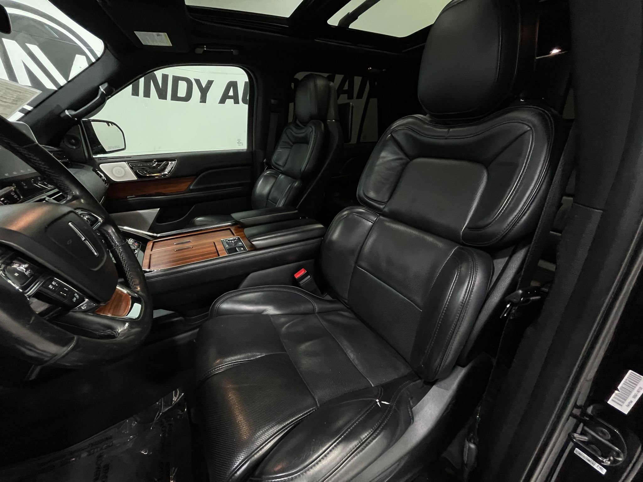 Used 2019 Lincoln Navigator Reserve AWD/4WD image 14